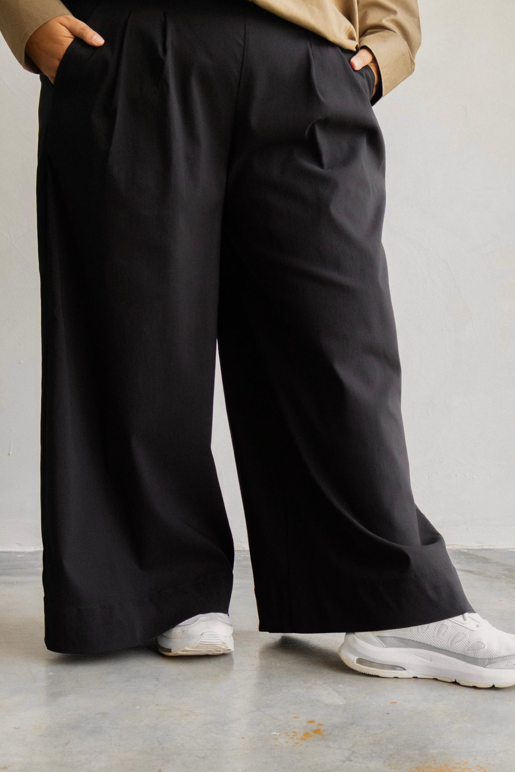 Weekender Trousers in Black
