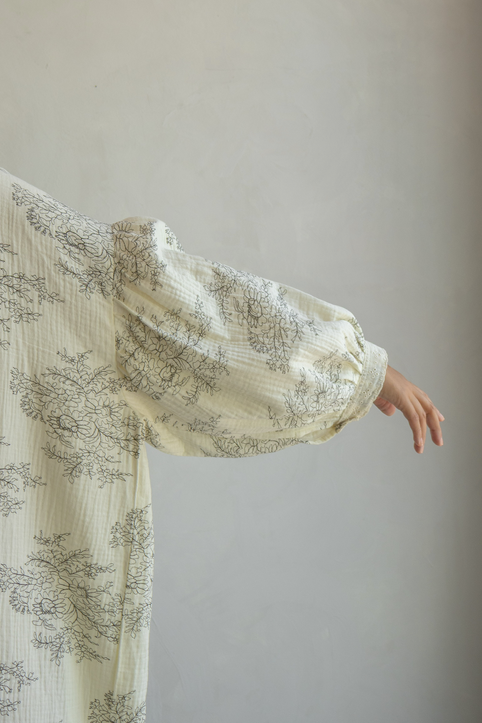 Amalfi Muslin Dress in Mono Garden