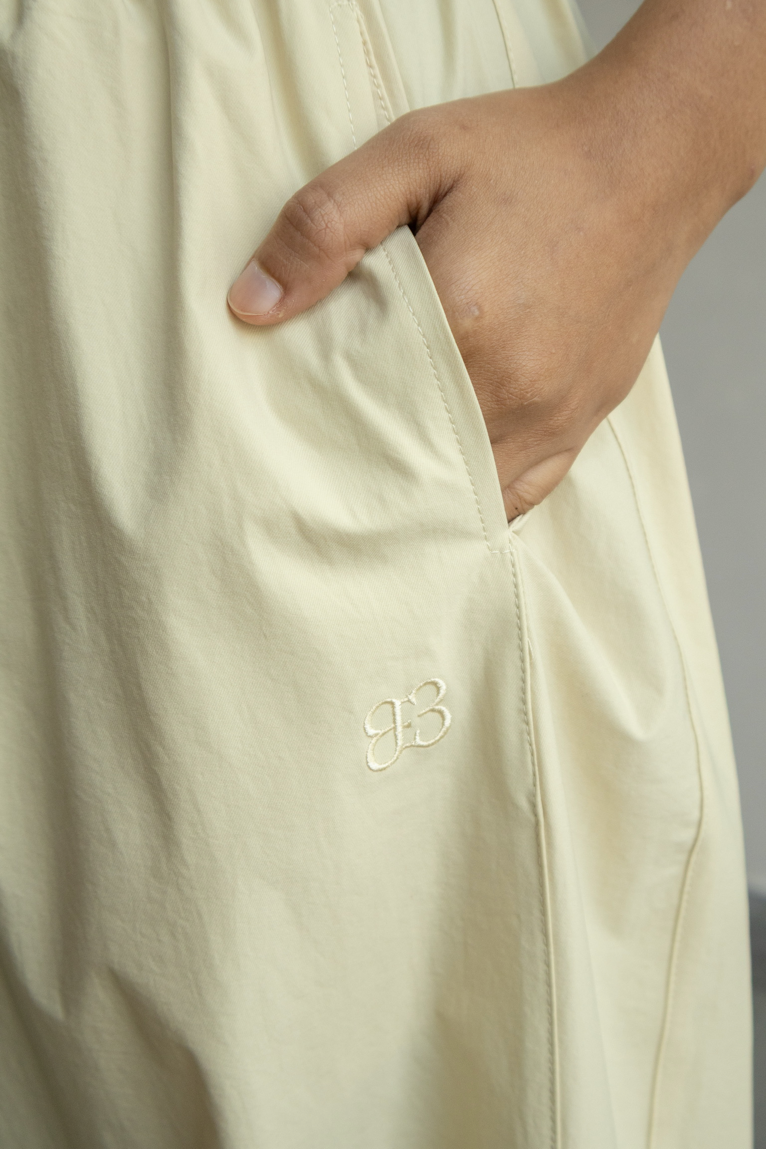 Outer Comfort Pants in Banana Pudding