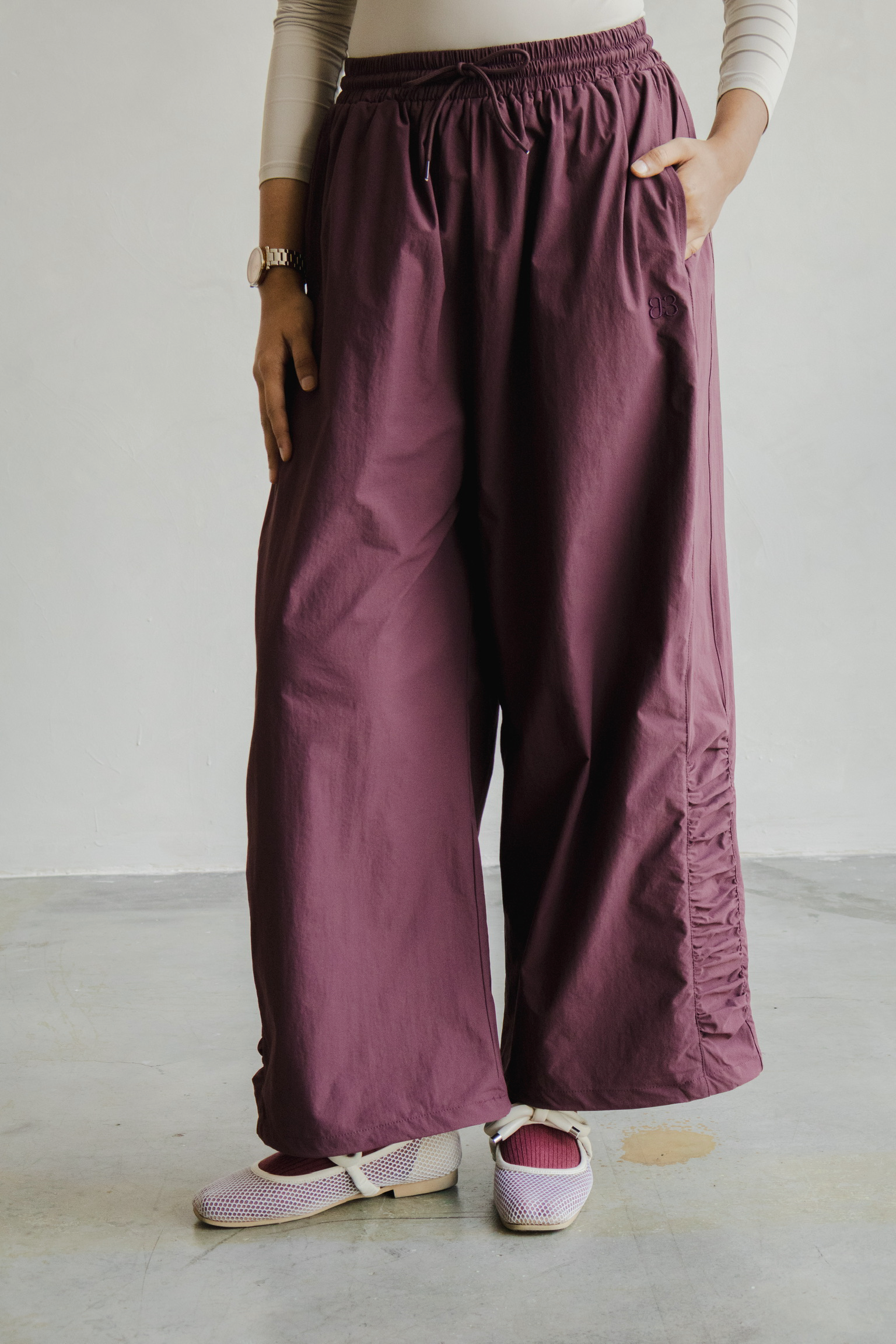 Outer Comfort Pants in Berry Busy