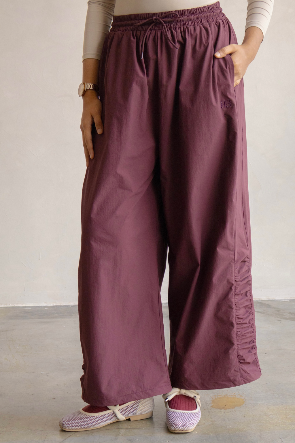 Outer Comfort Pants in Berry Busy