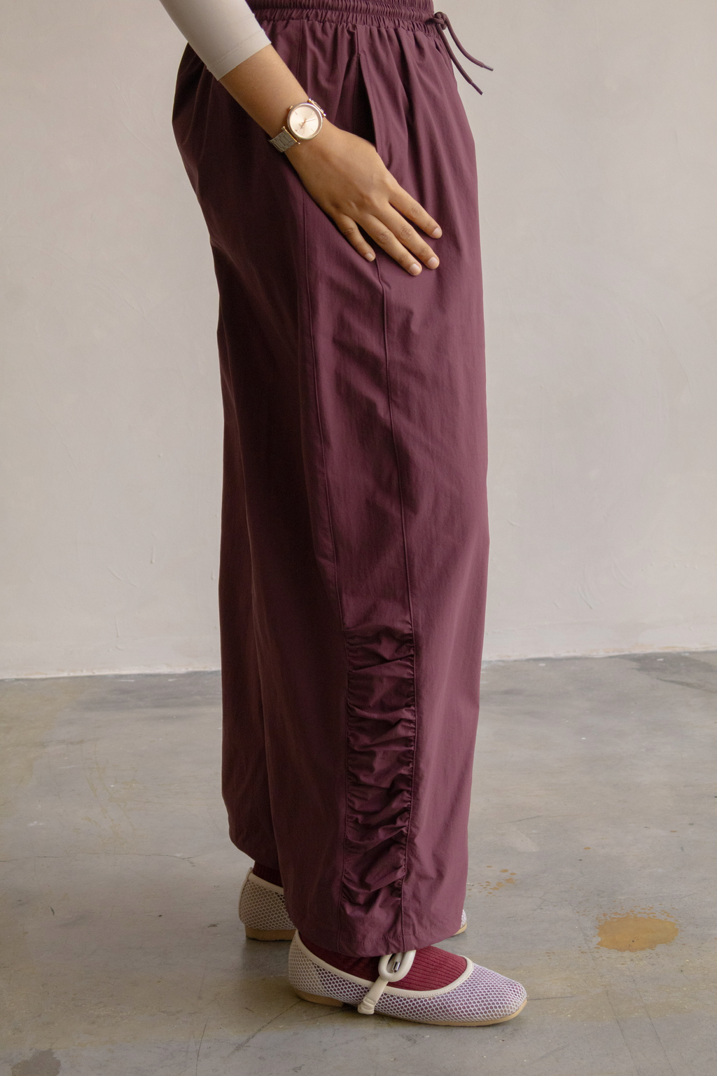 Outer Comfort Pants in Berry Busy