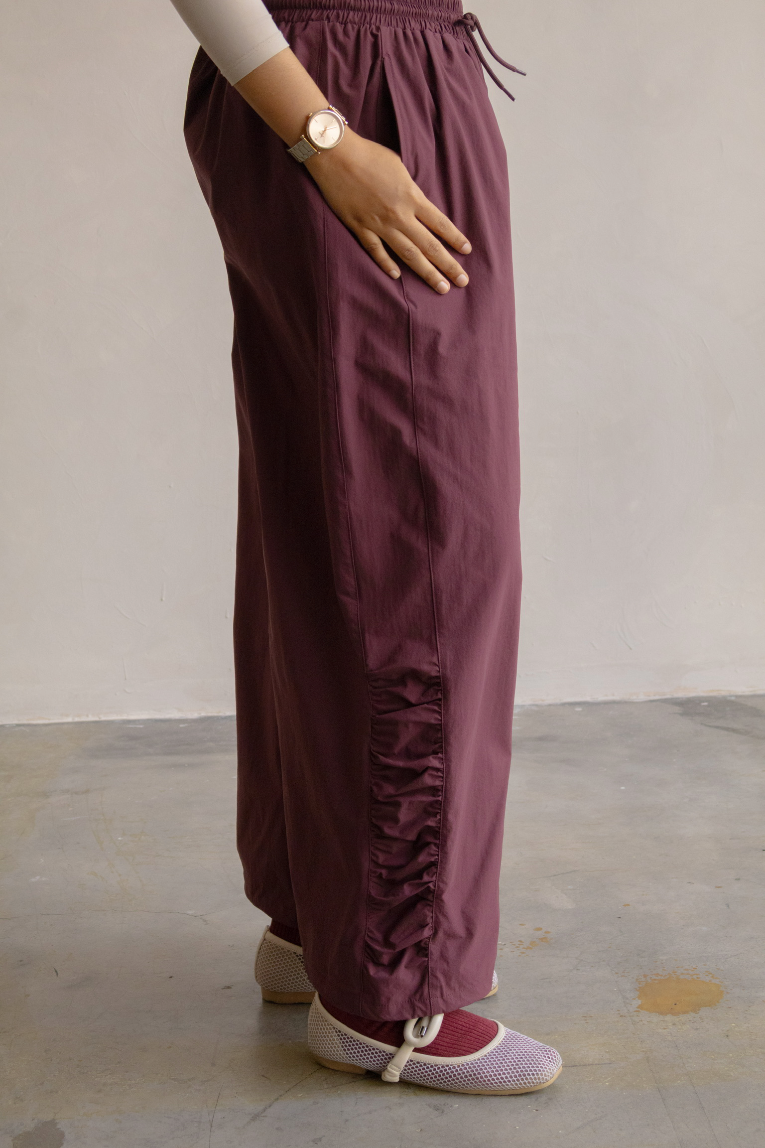 Outer Comfort Pants in Berry Busy