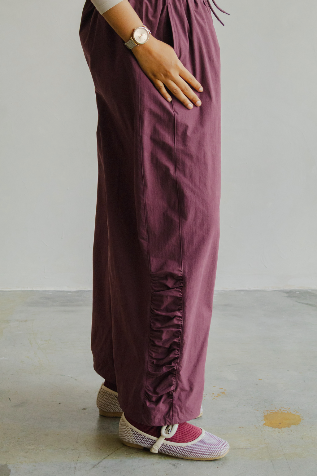 Outer Comfort Pants in Berry Busy