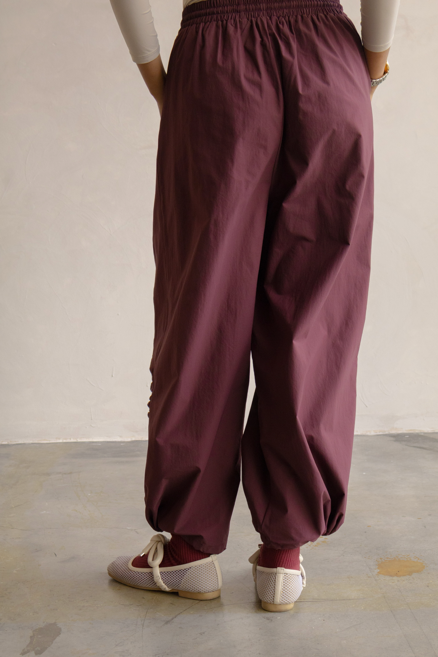 Outer Comfort Pants in Berry Busy