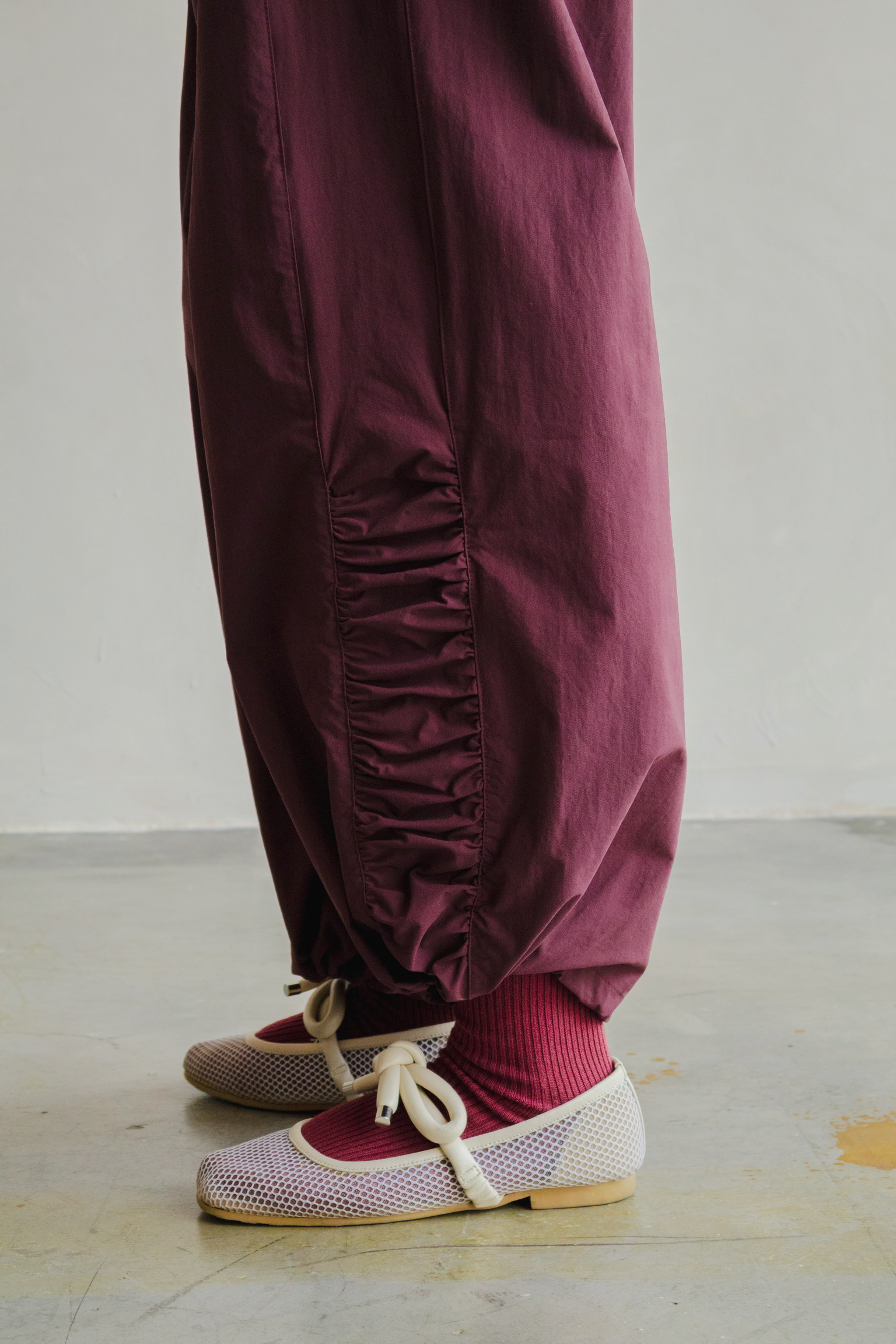 Outer Comfort Pants in Berry Busy