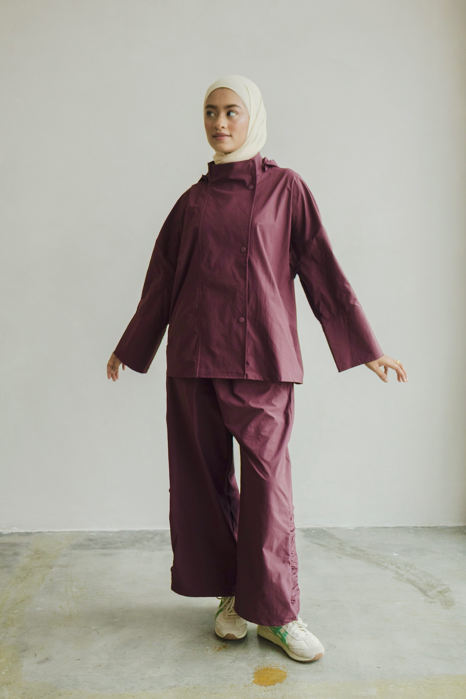 Outer Comfort Pants in Berry Busy