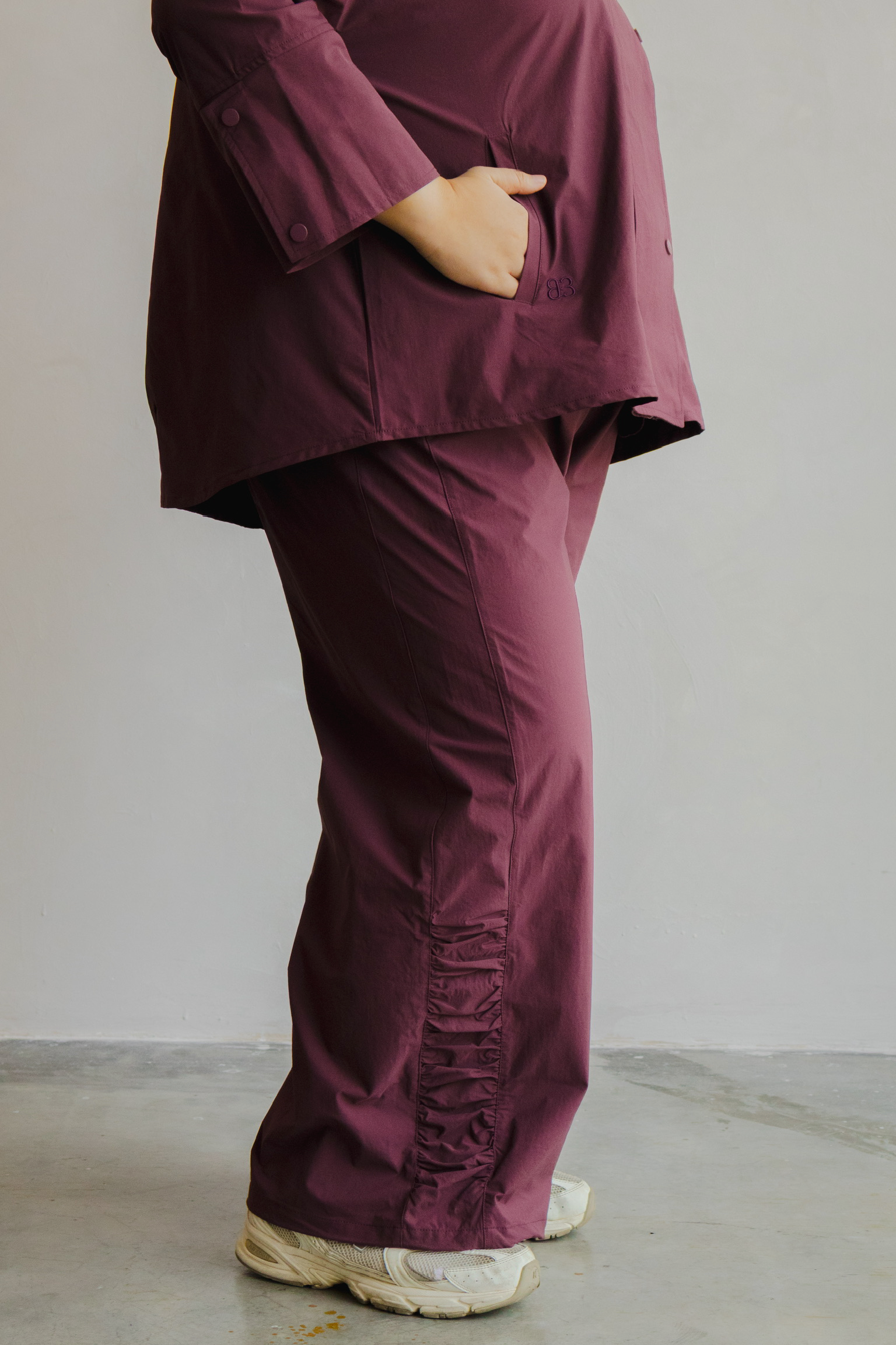 Outer Comfort Pants in Berry Busy