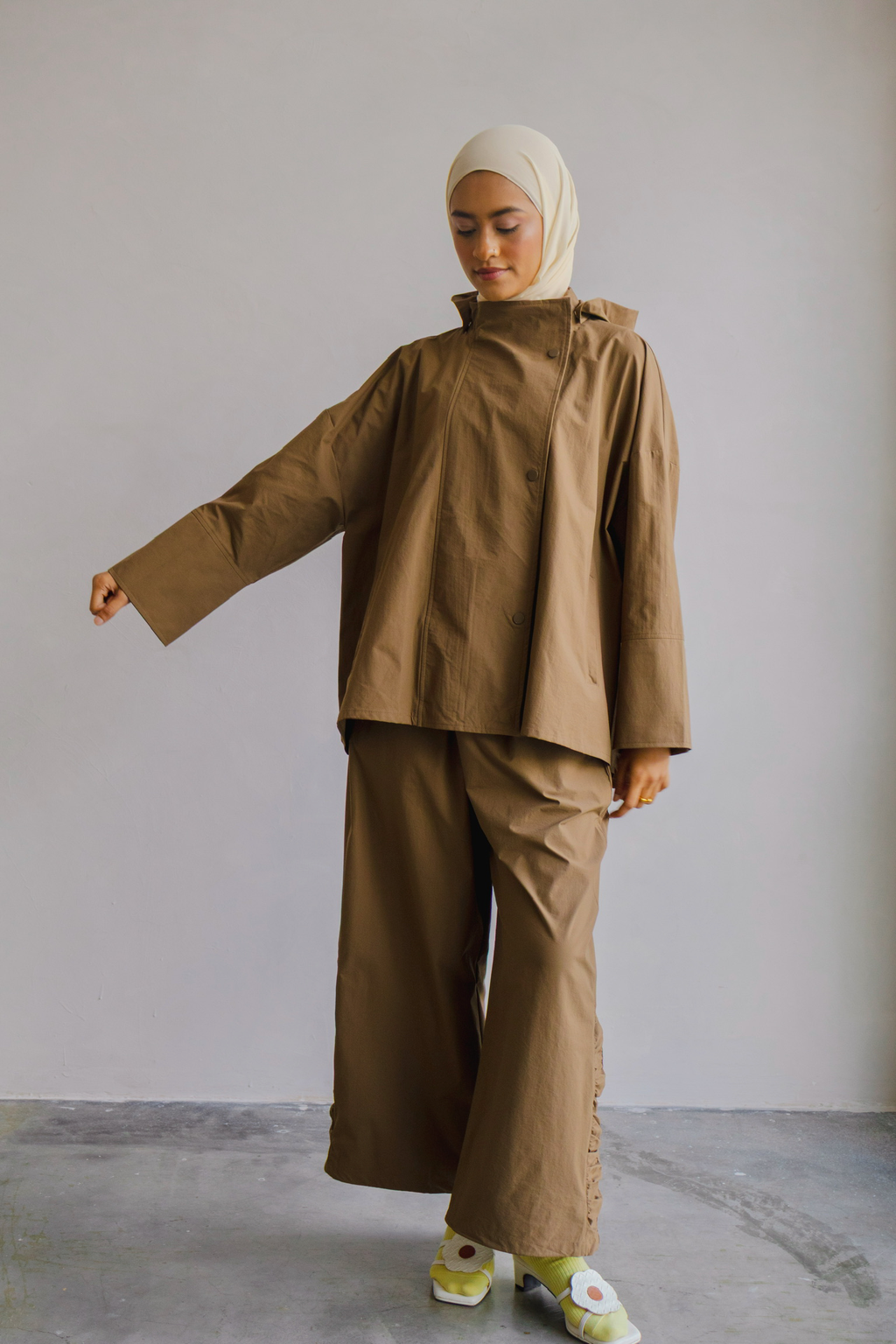 Outer Comfort Pants in Barefoot