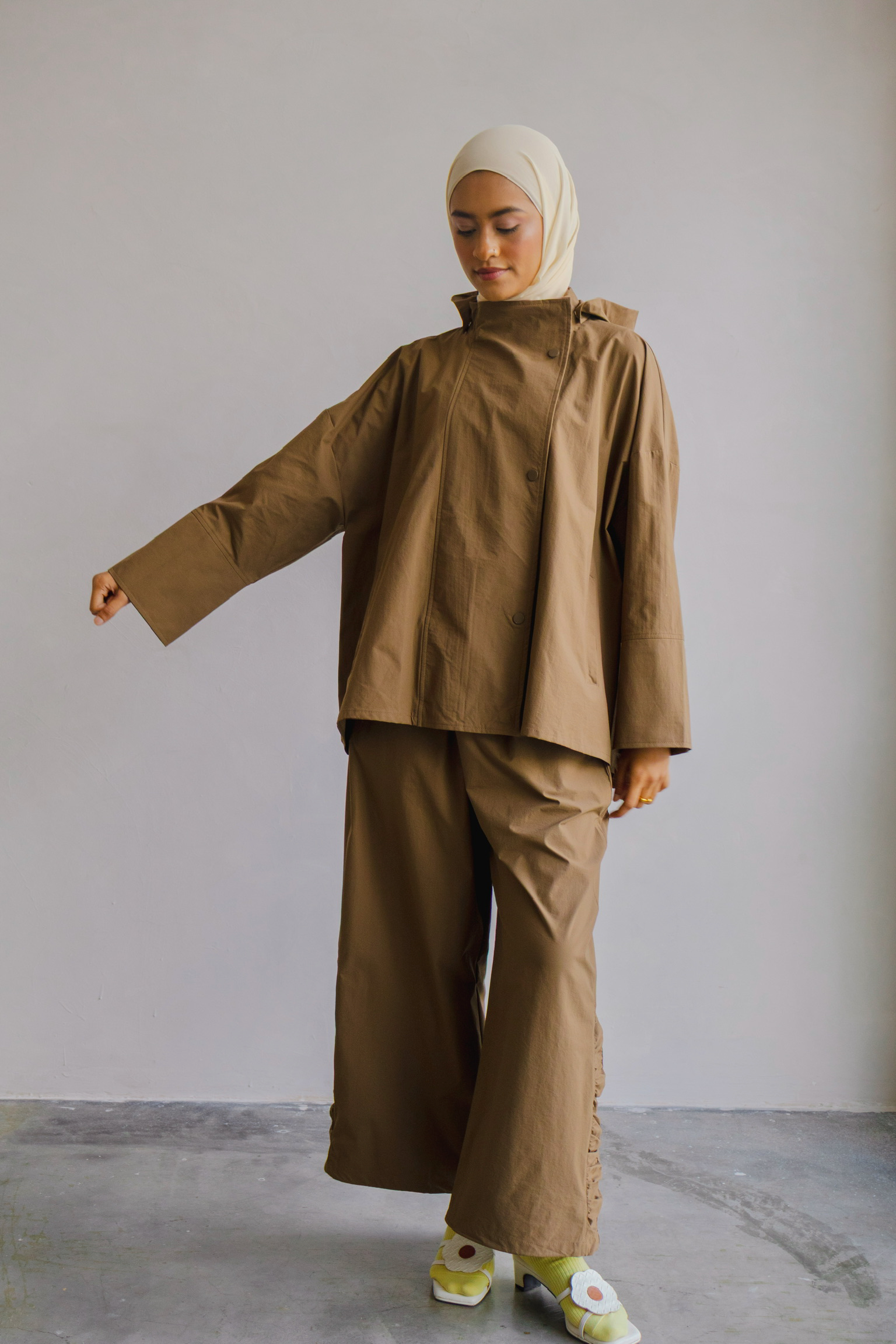 Outer Comfort Pants in Barefoot
