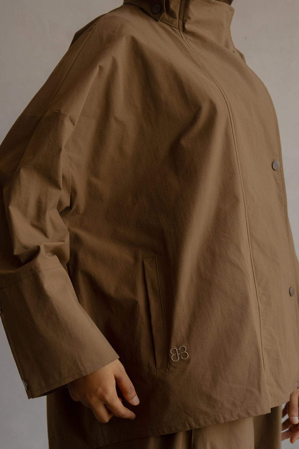 Outer Comfort Jacket in Barefoot