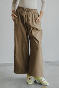 Outer Comfort Pants in Barefoot