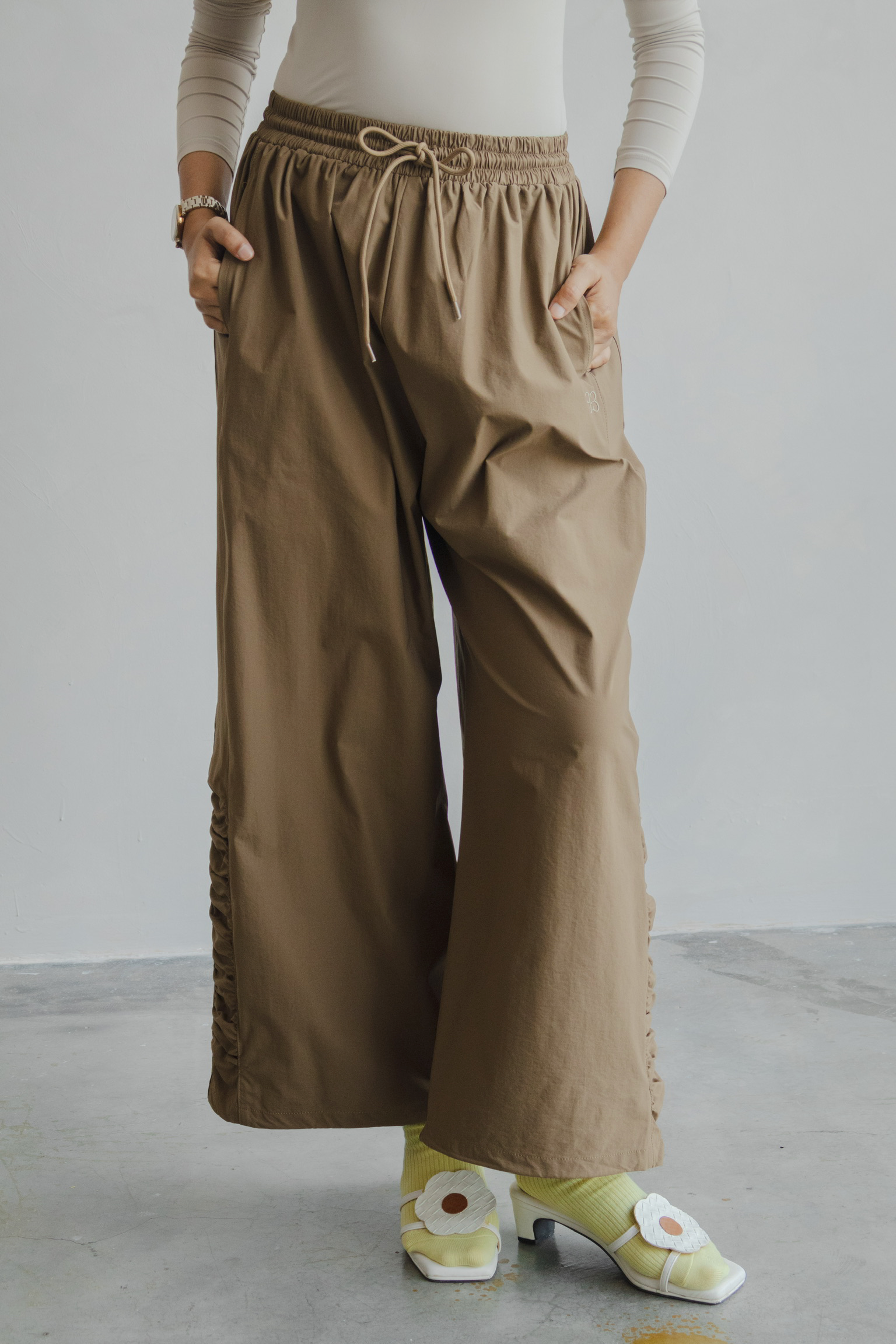 Outer Comfort Pants in Barefoot