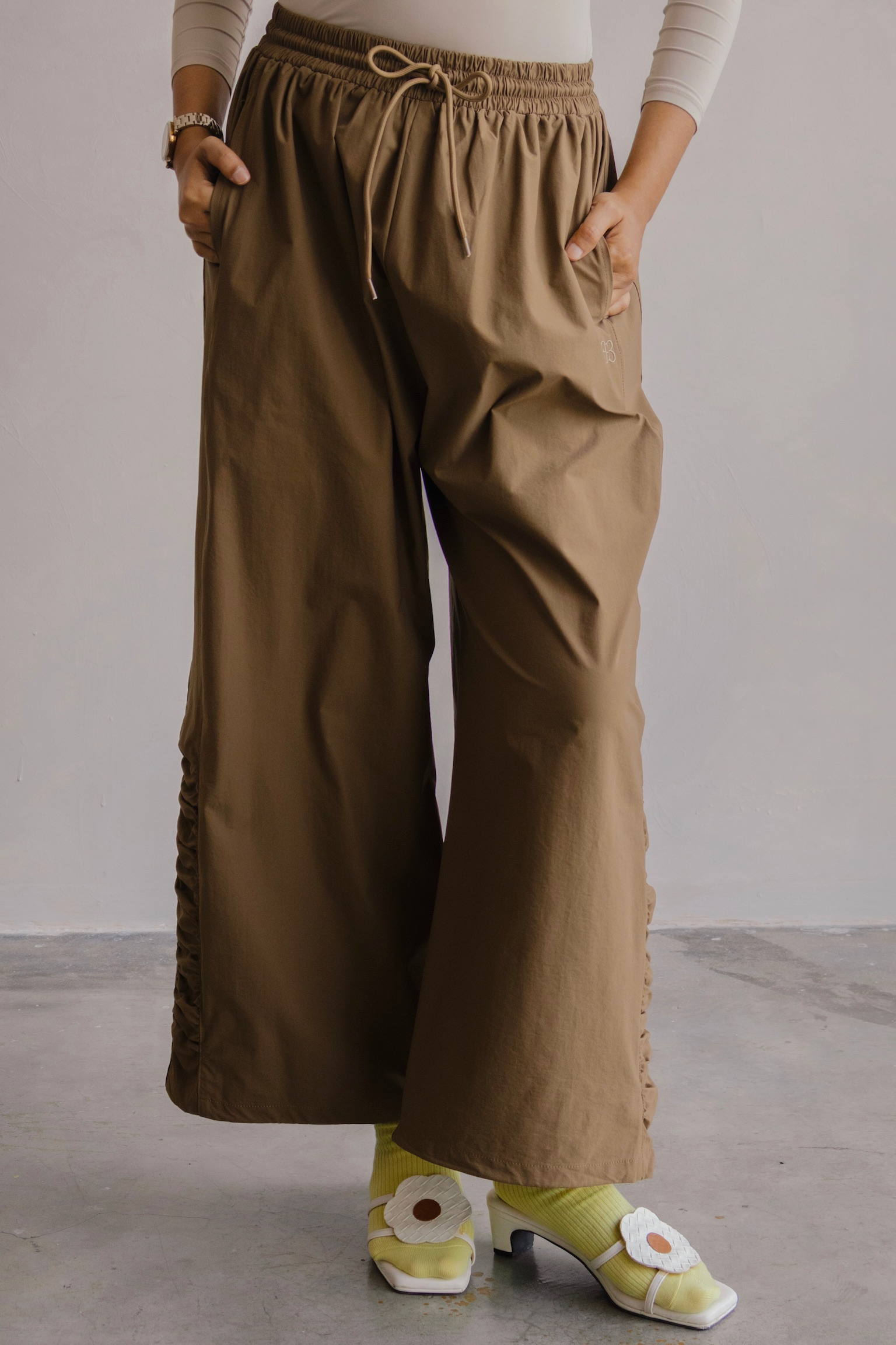 Outer Comfort Pants in Barefoot
