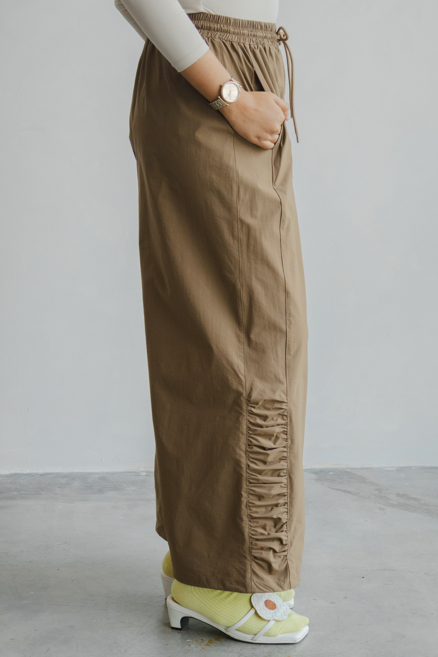 Outer Comfort Pants in Barefoot