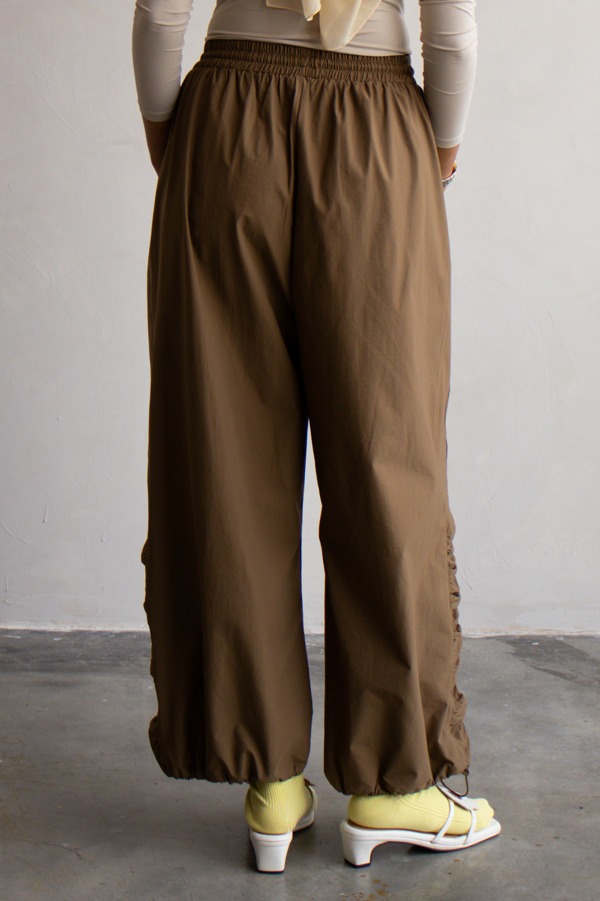 Outer Comfort Pants in Barefoot