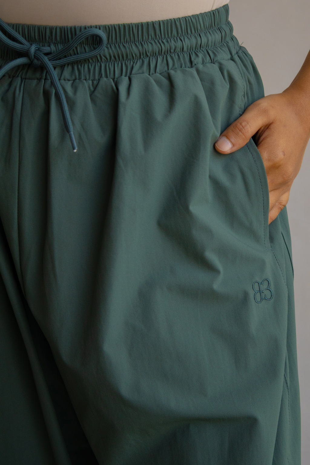 Outer Comfort Pants in Touché Grass
