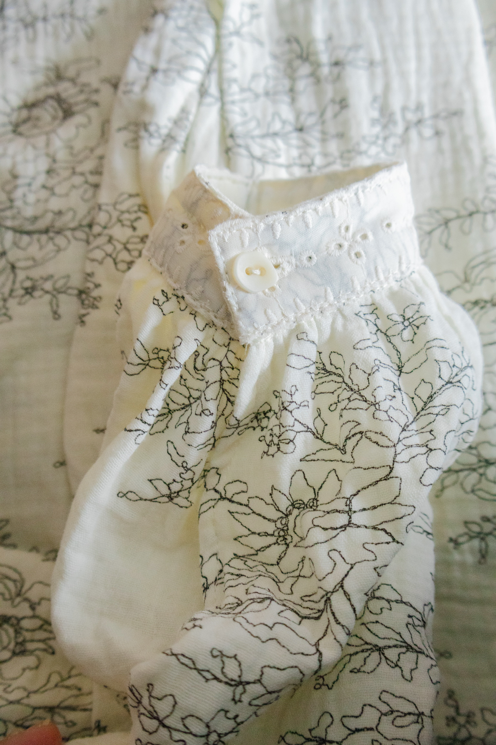 Amalfi Muslin Dress in Mono Garden