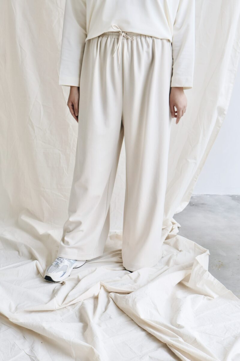 At Ease – Trousers in Calm (Nude)