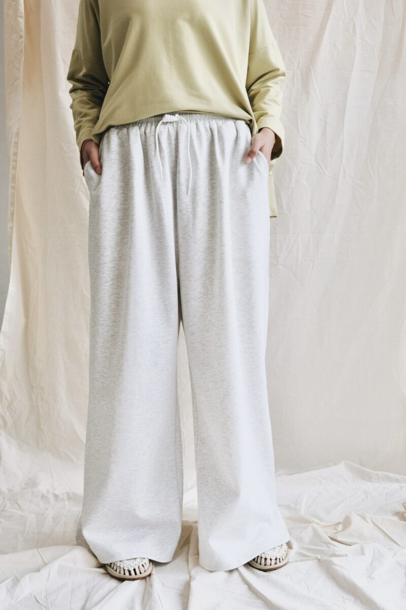 At Ease – Trousers in Grace (Grey)