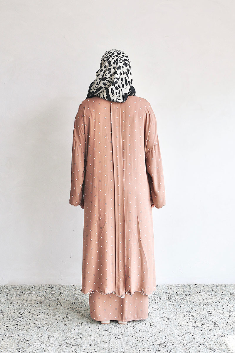 Polka Kalthum in Brown - Image 8