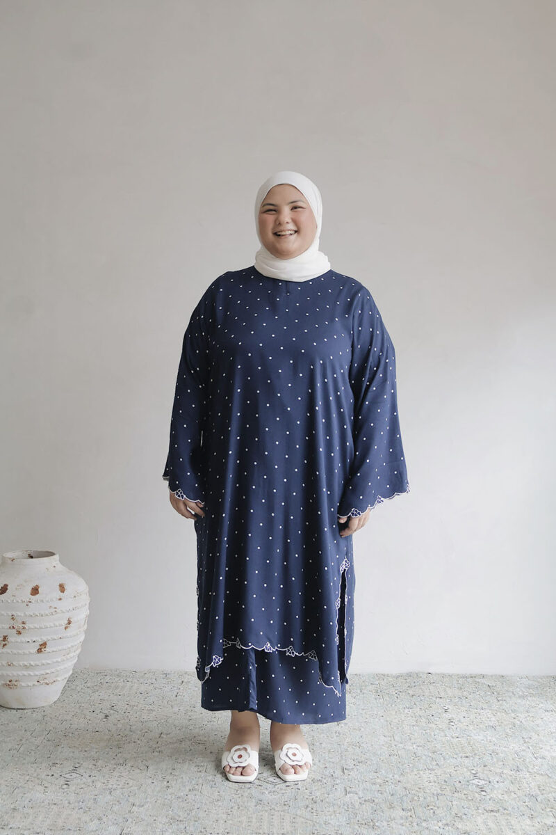 Polka Kalthum in Navy