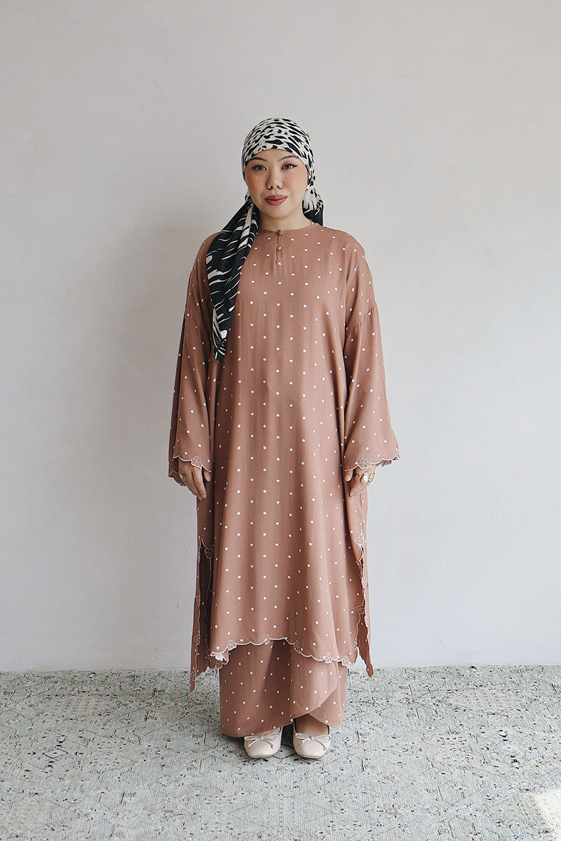 Polka Kalthum in Brown - Image 9