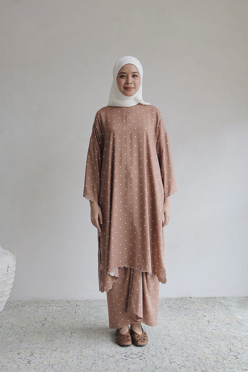 Polka Kalthum in Brown