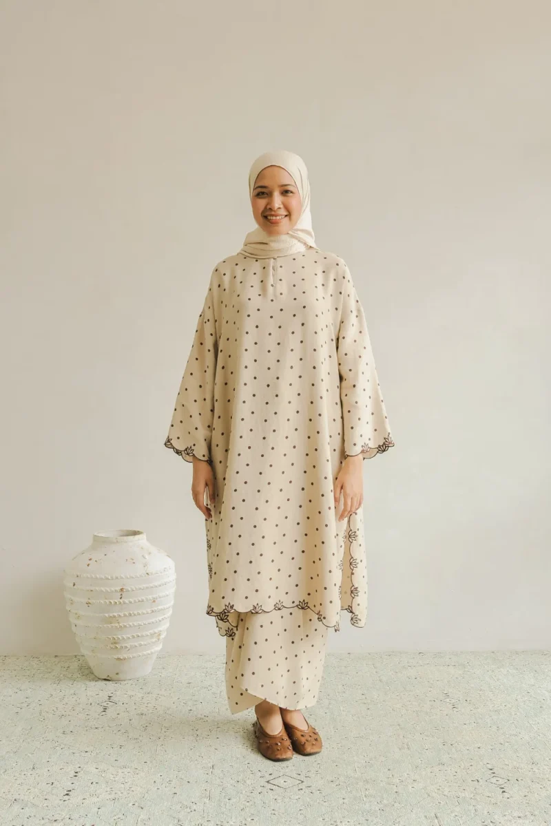 Kalthum Awal Kurung in Brown