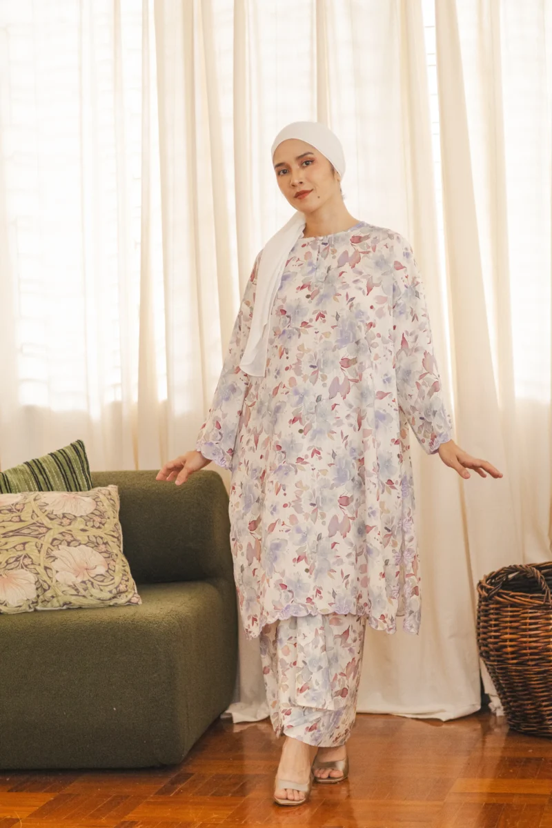 Kalthum Kuntum Kurung in Lilac