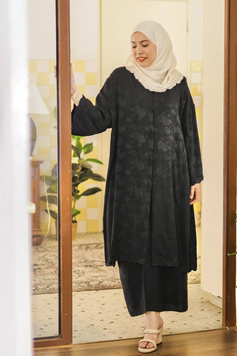 Senja Dahlia Kebaya Black