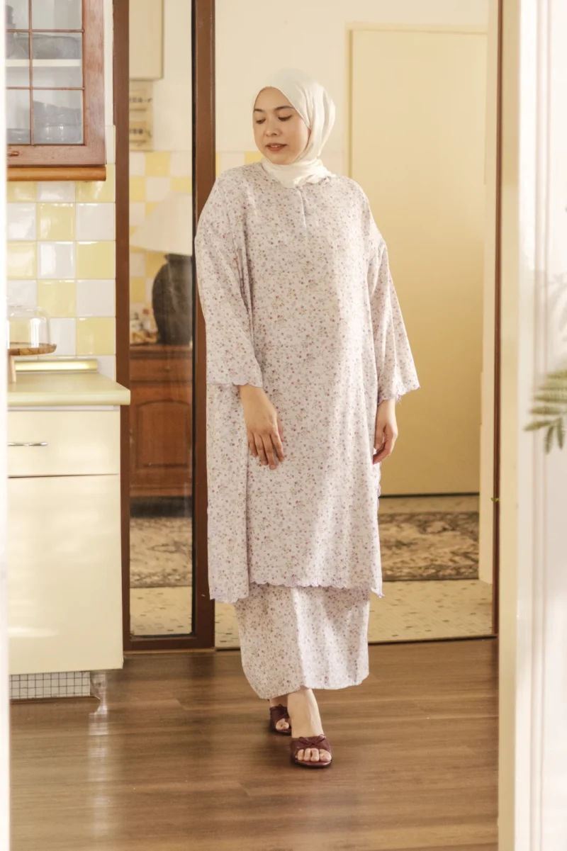 Kalthum Anggun Kurung in Lilac