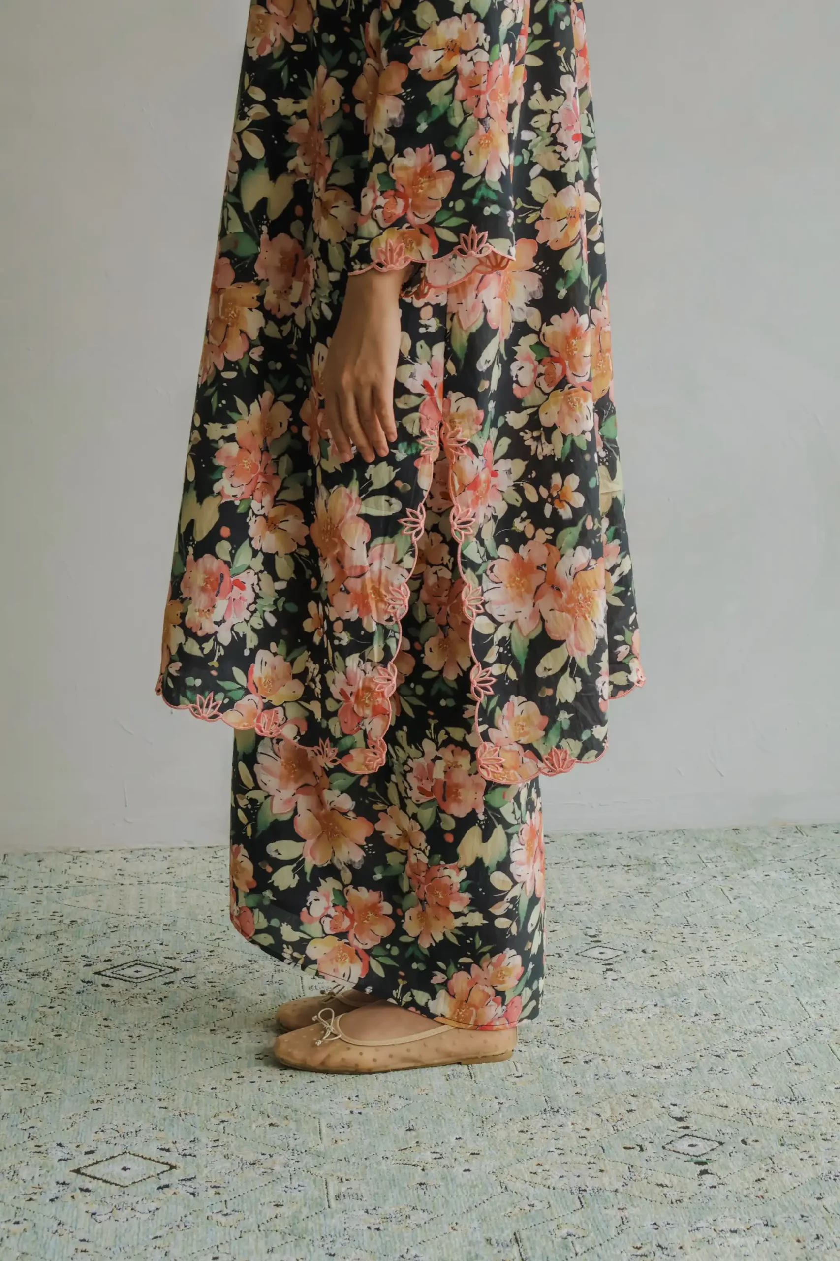 Kalthum Kuntum Kurung in Black - Image 8