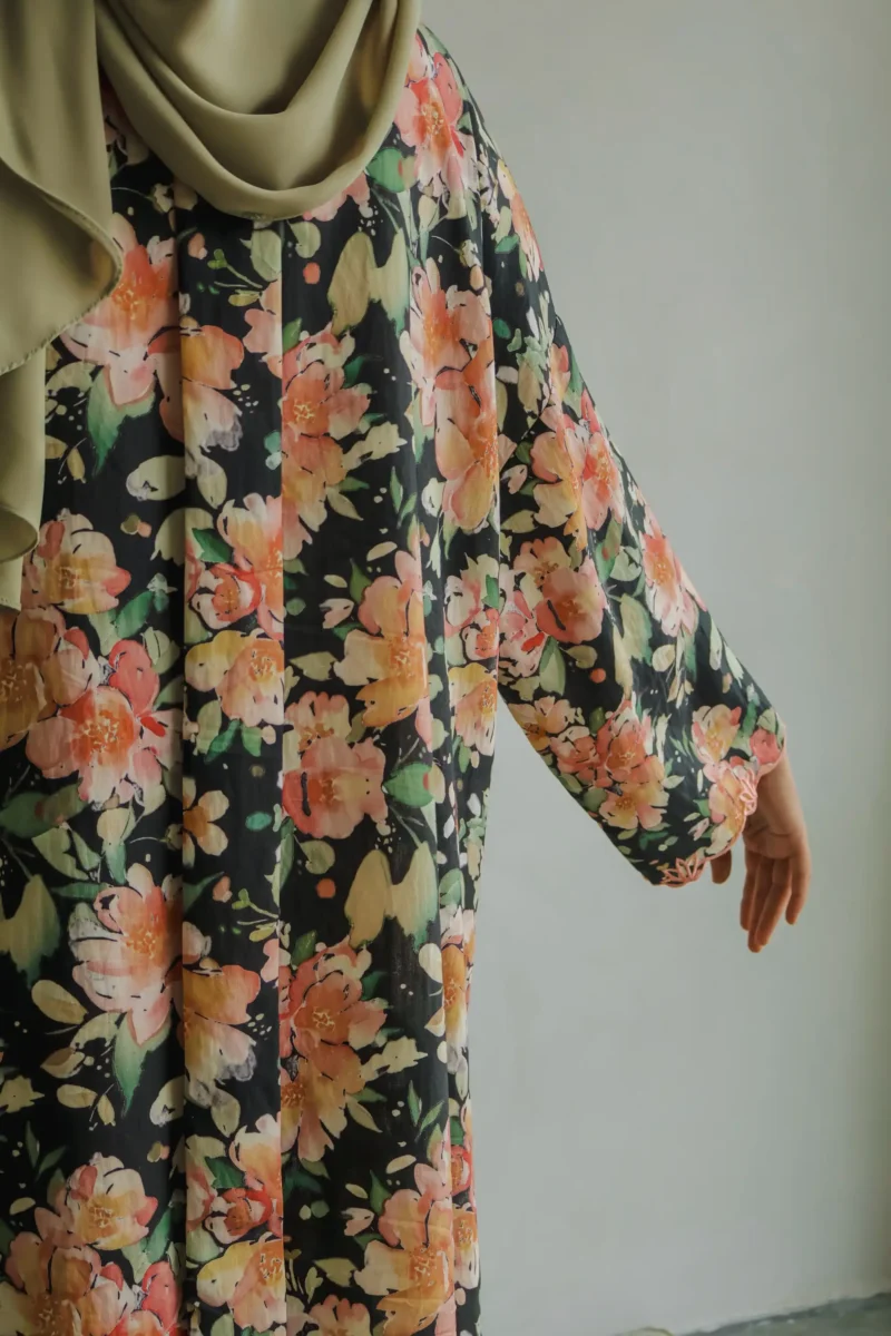 Alternative view of Kalthum Kuntum Kurung in Black