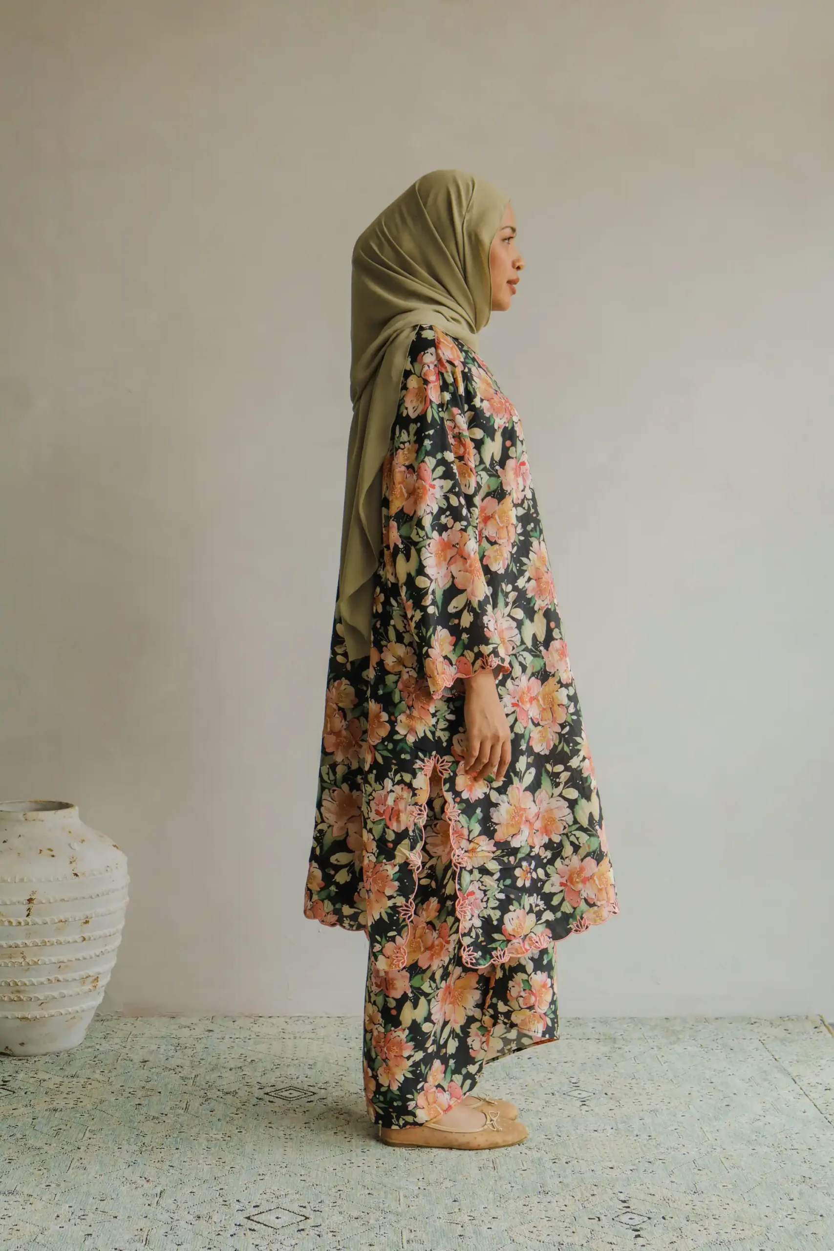 Kalthum Kuntum Kurung in Black - Image 5