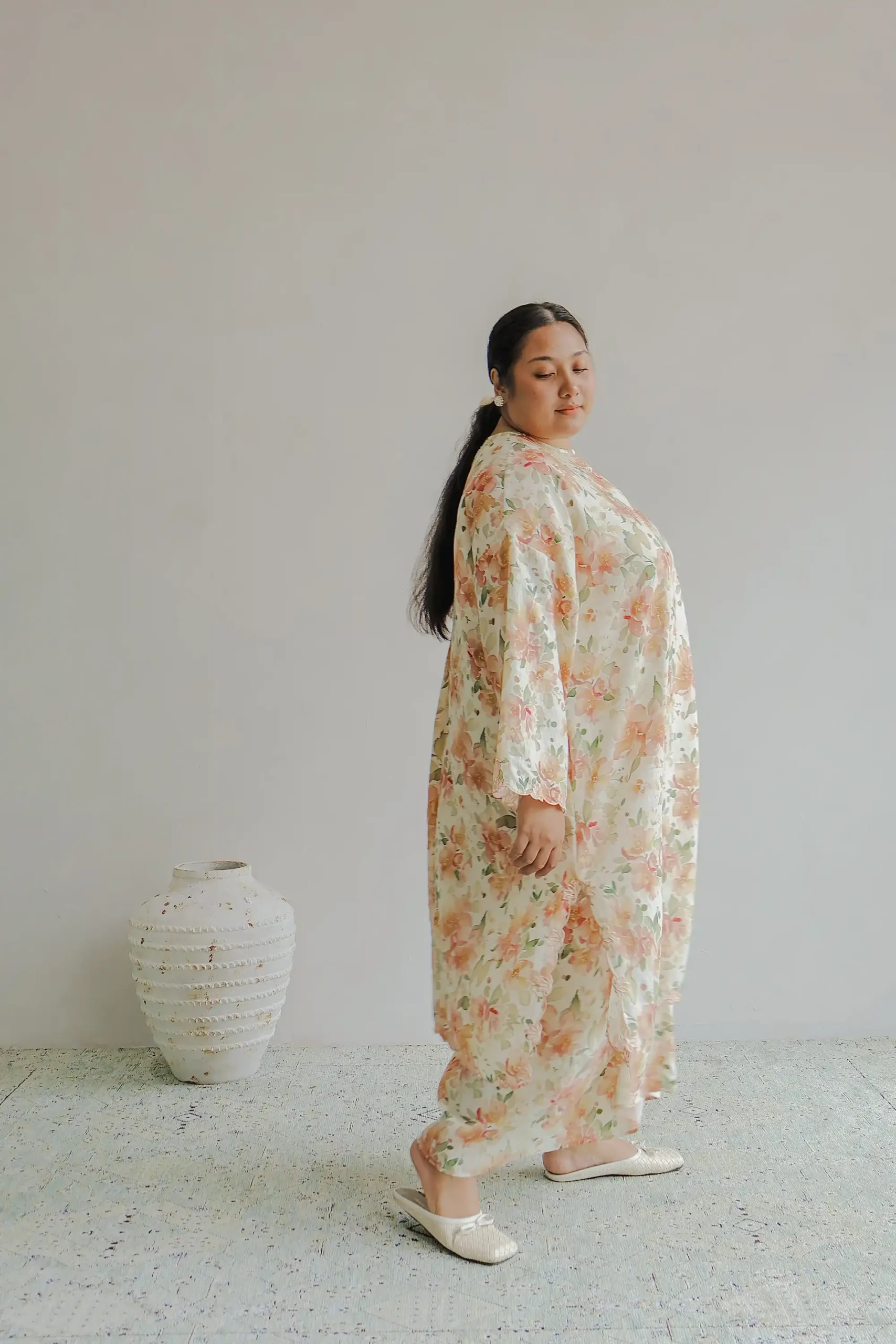 Kalthum Kuntum Kurung in Peach - Image 5