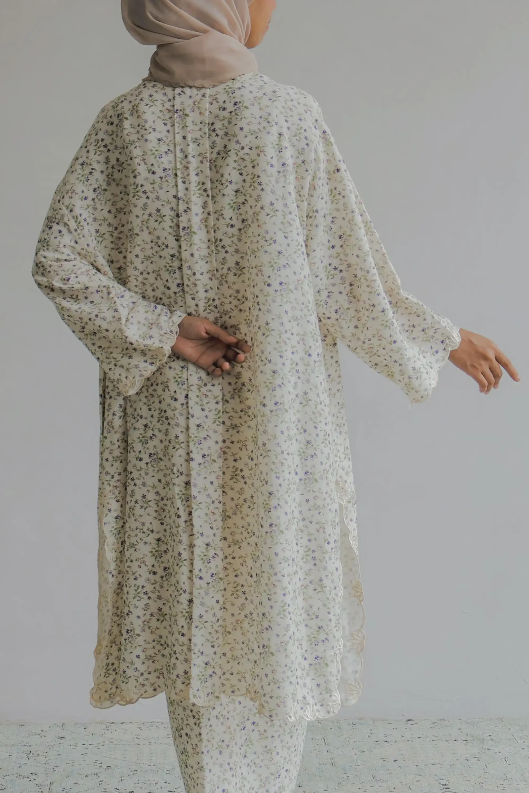 Kalthum Anggun Kurung in White - Image 6