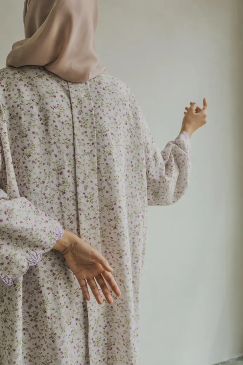 Alternative view of Kalthum Anggun Kurung in Lilac