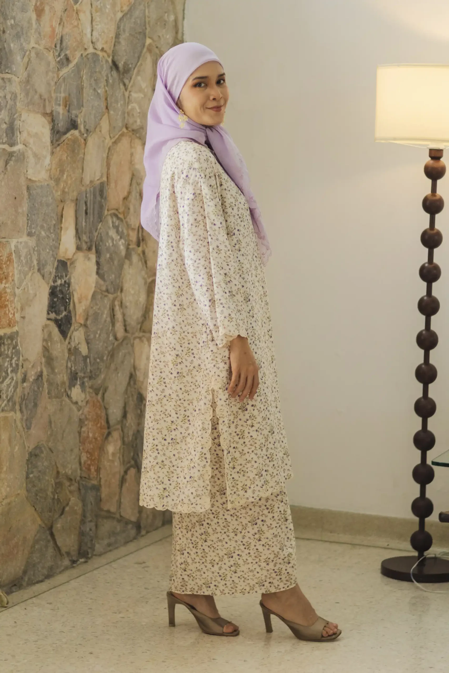 Kalthum Anggun Kurung in White - Image 5