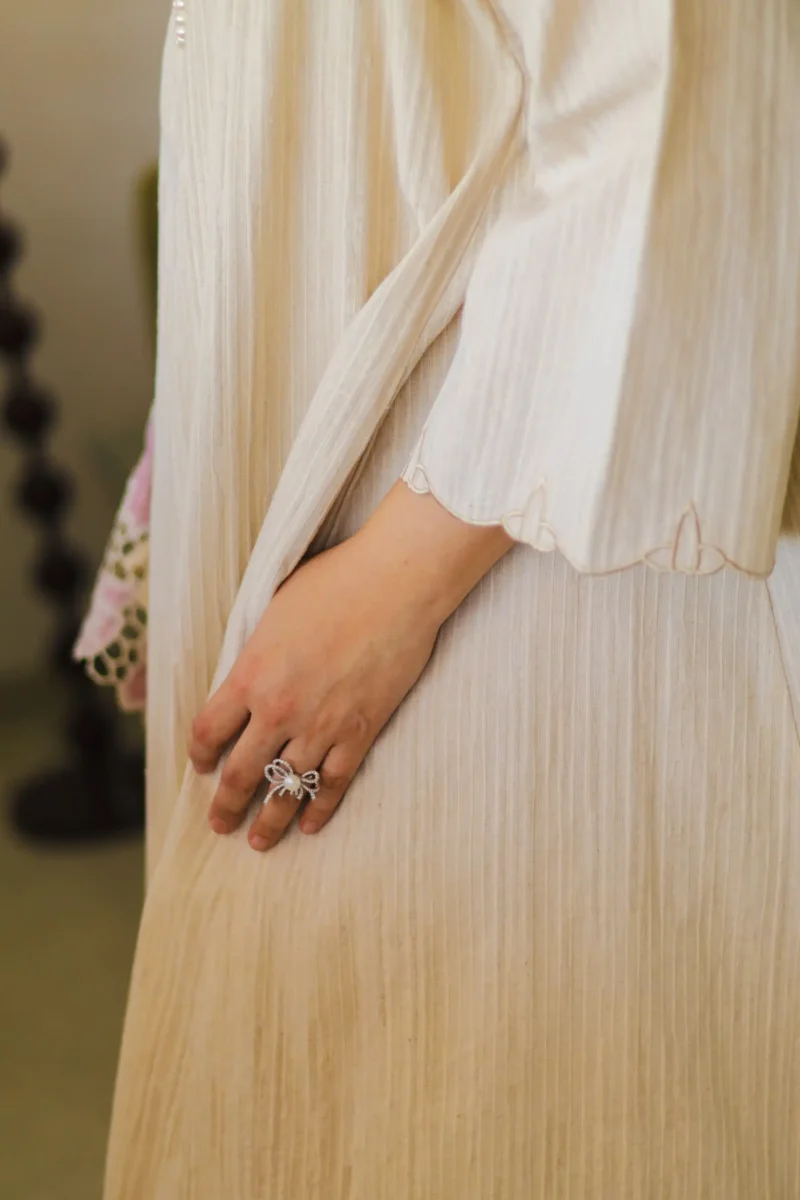 Alternative view of Kesuma Kaseh Kurung Garis