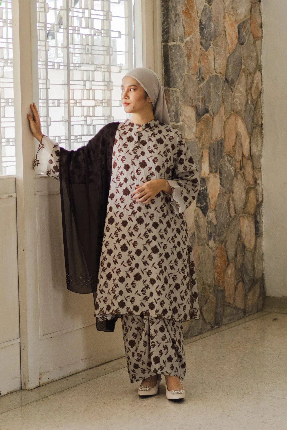 Che Chom Mekar Brown - Image 4