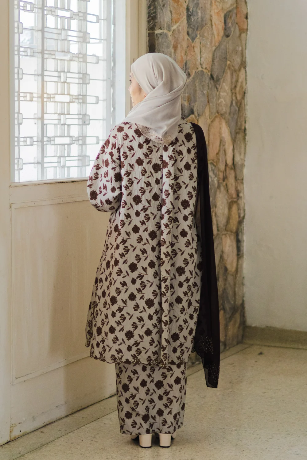 Che Chom Mekar Brown - Image 3