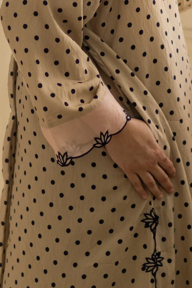 Alternative view of Che Chom Polka Brown