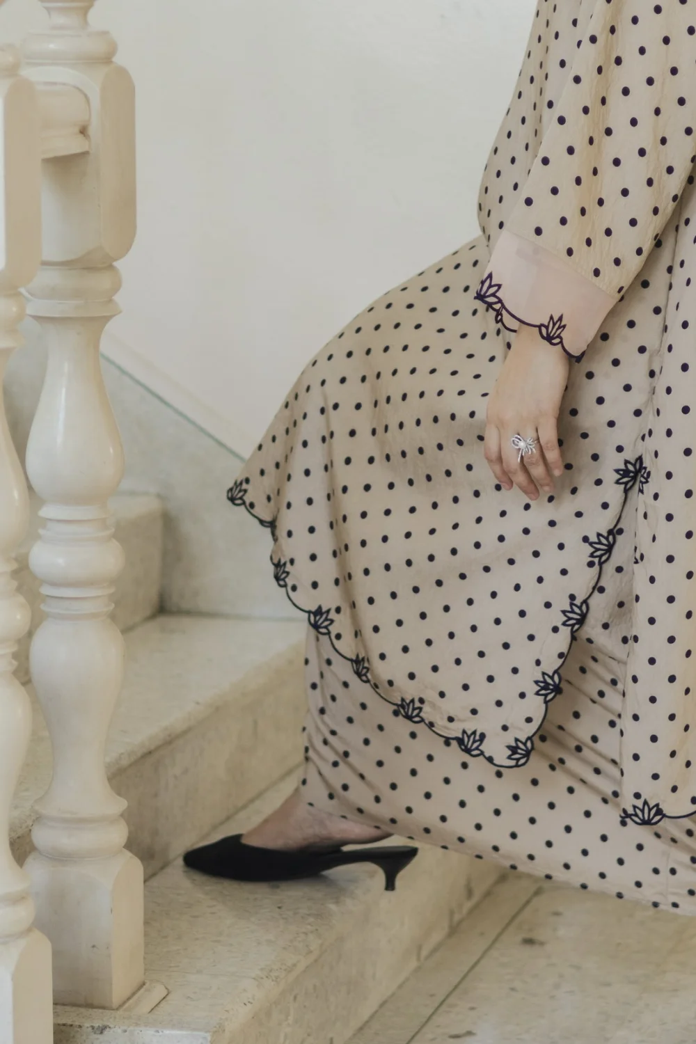 Che Chom Polka Brown - Image 4