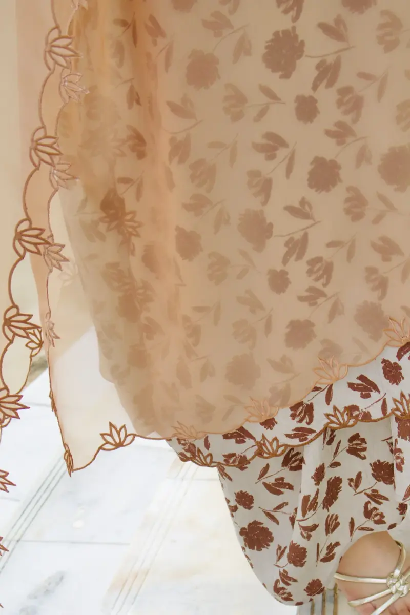 Alternative view of Bunga Lawang Selendang Brown