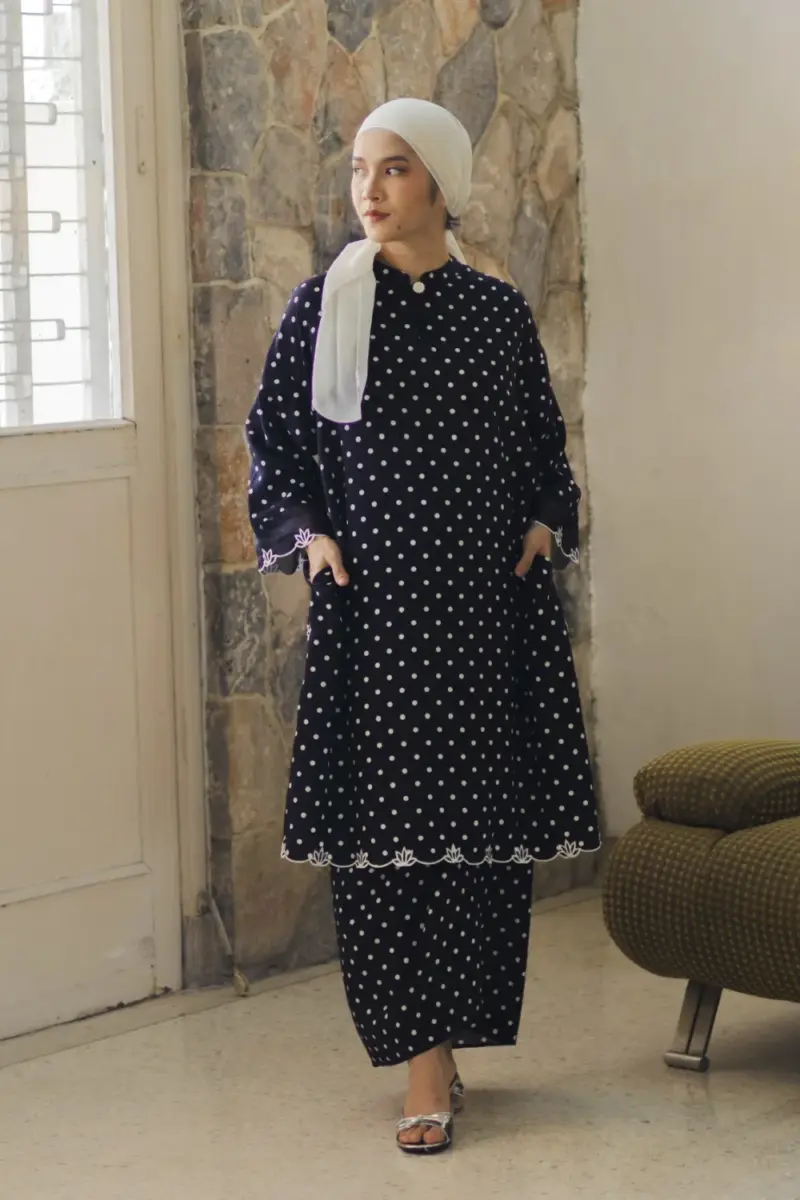 Che Chom Polka Black