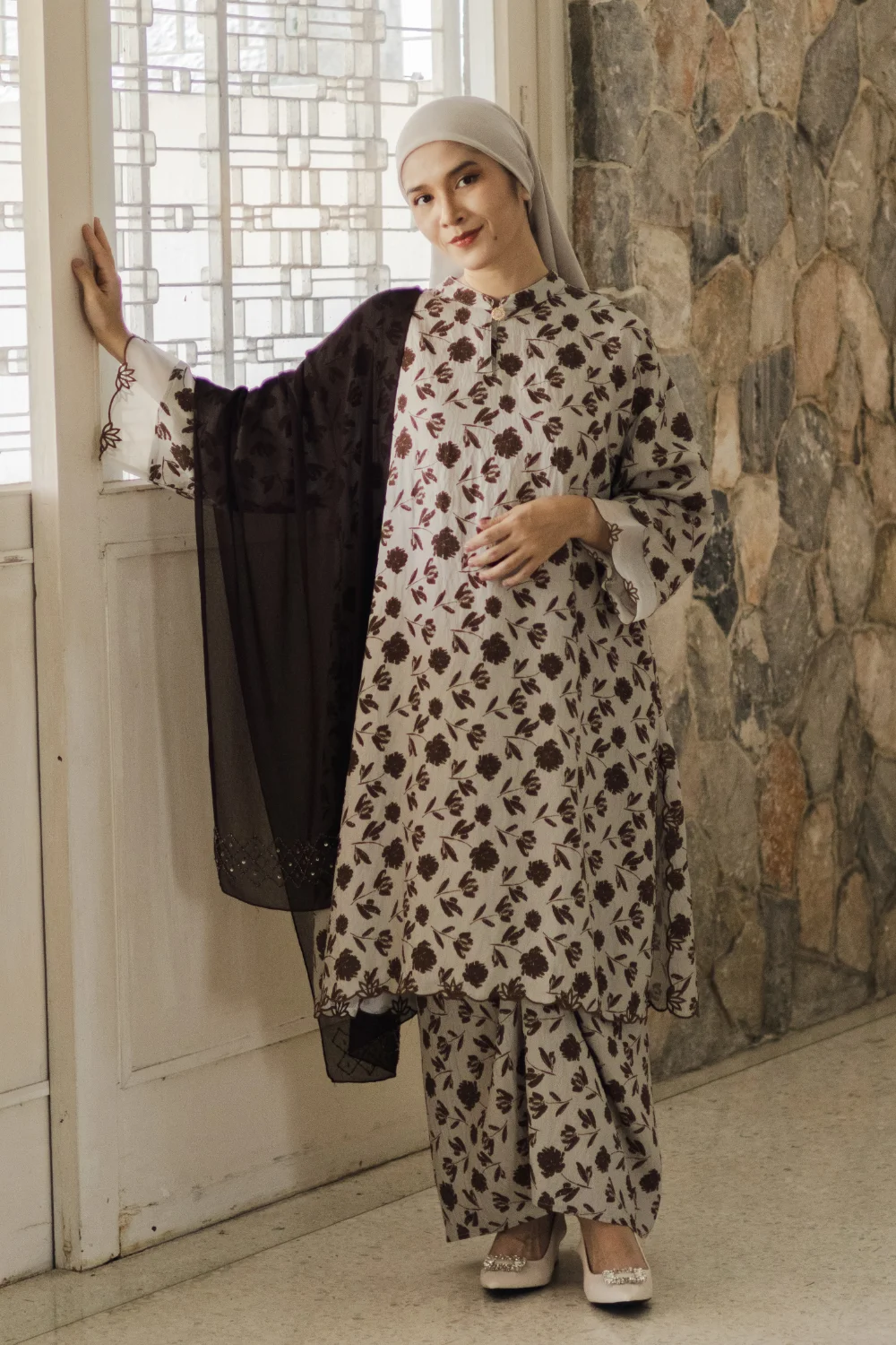 Che Chom Mekar Brown