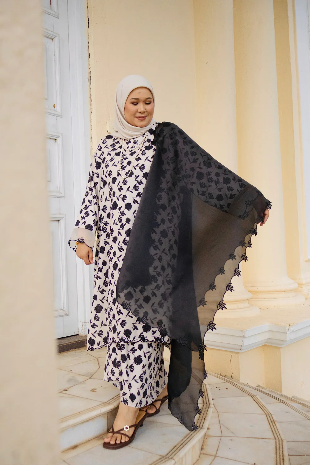 Bunga Lawang Selendang Black