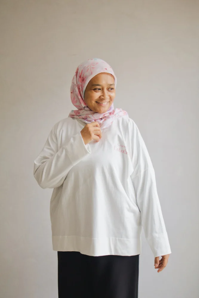 Gracefully Unbothered Tee in White (Lemon)